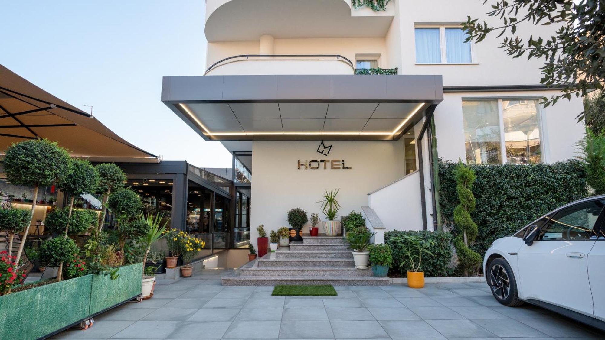 F&M Hotel 2 Tirana Esterno foto